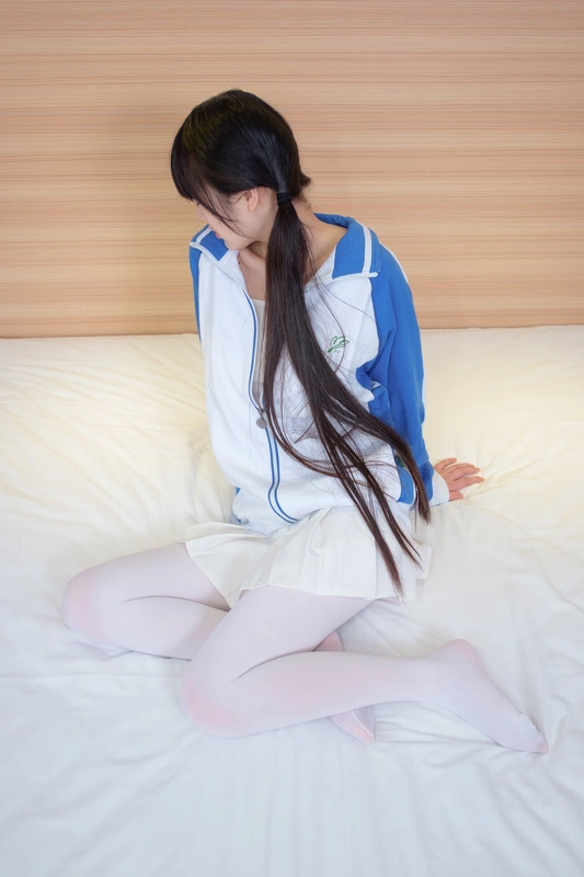 校服白丝 - 西尔酱
