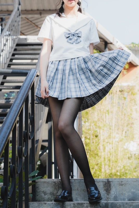 制服的西瓜 - 西瓜少女